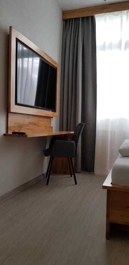 Hb 32 Metzingen Hotell Metzingen  Exteriör bild